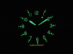 UMR Ruhla Quarzuhr Titan 90406 nachtleuchtend